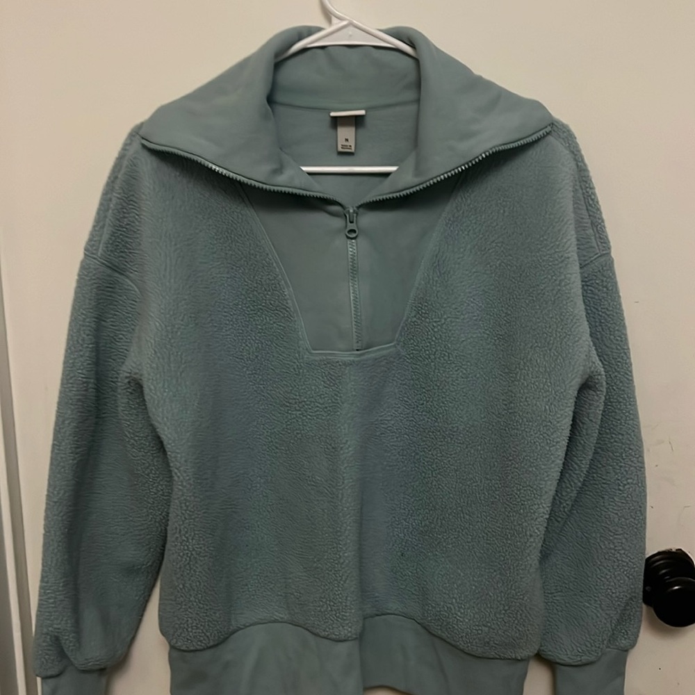 Women’s Medium blue sweater